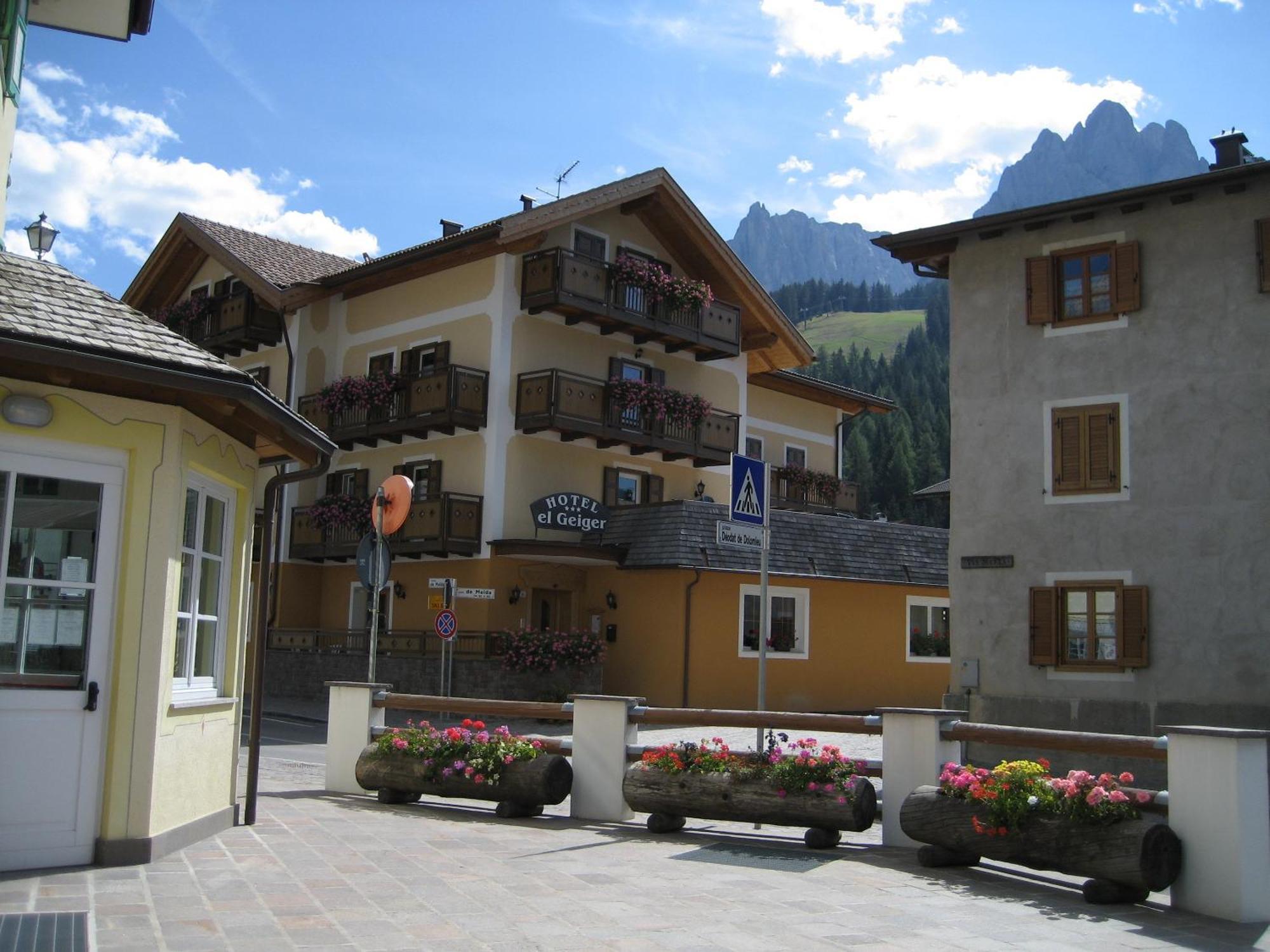 Hotel El Geiger Pozza di Fassa Ngoại thất bức ảnh