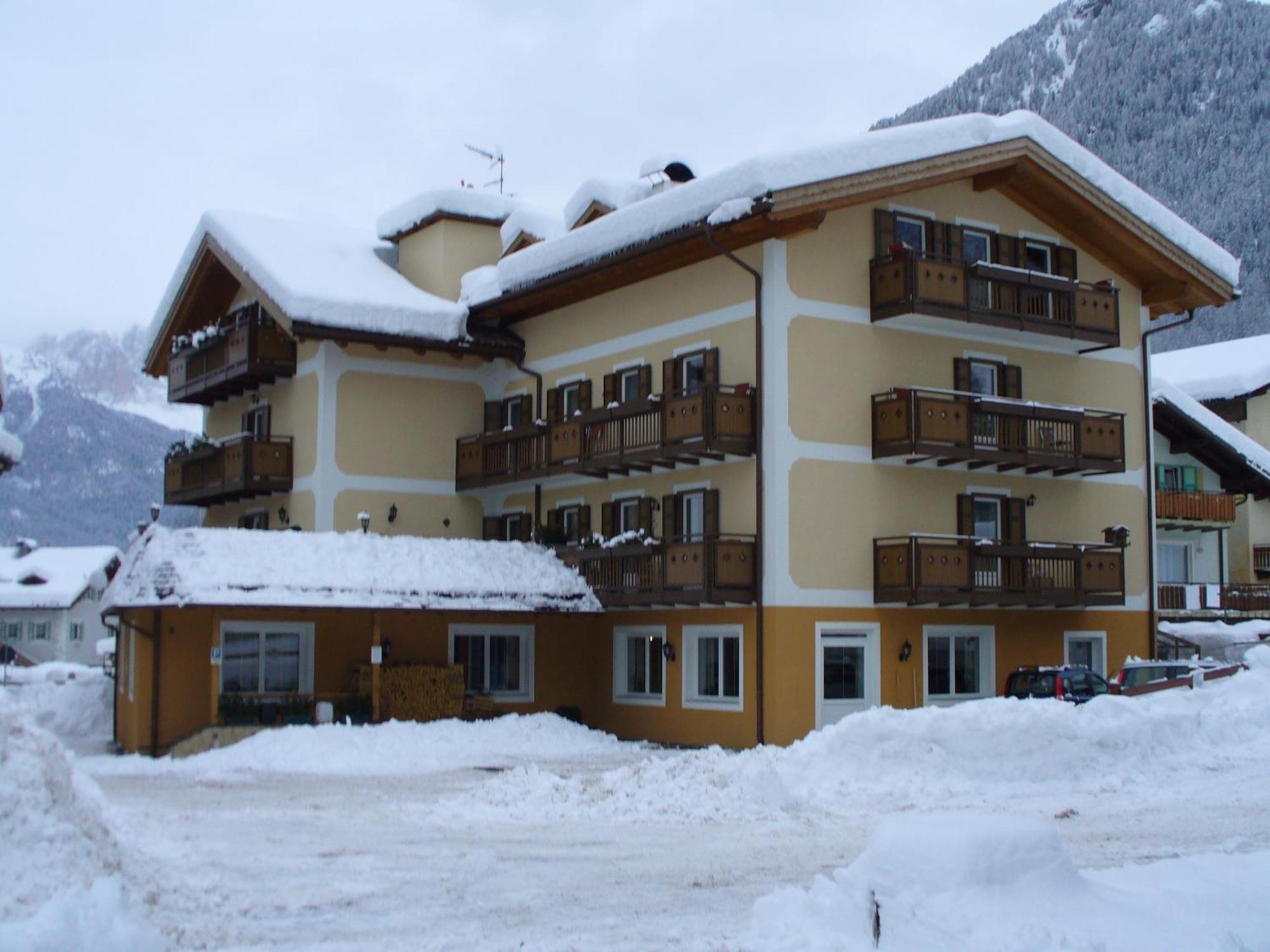 Hotel El Geiger Pozza di Fassa Ngoại thất bức ảnh