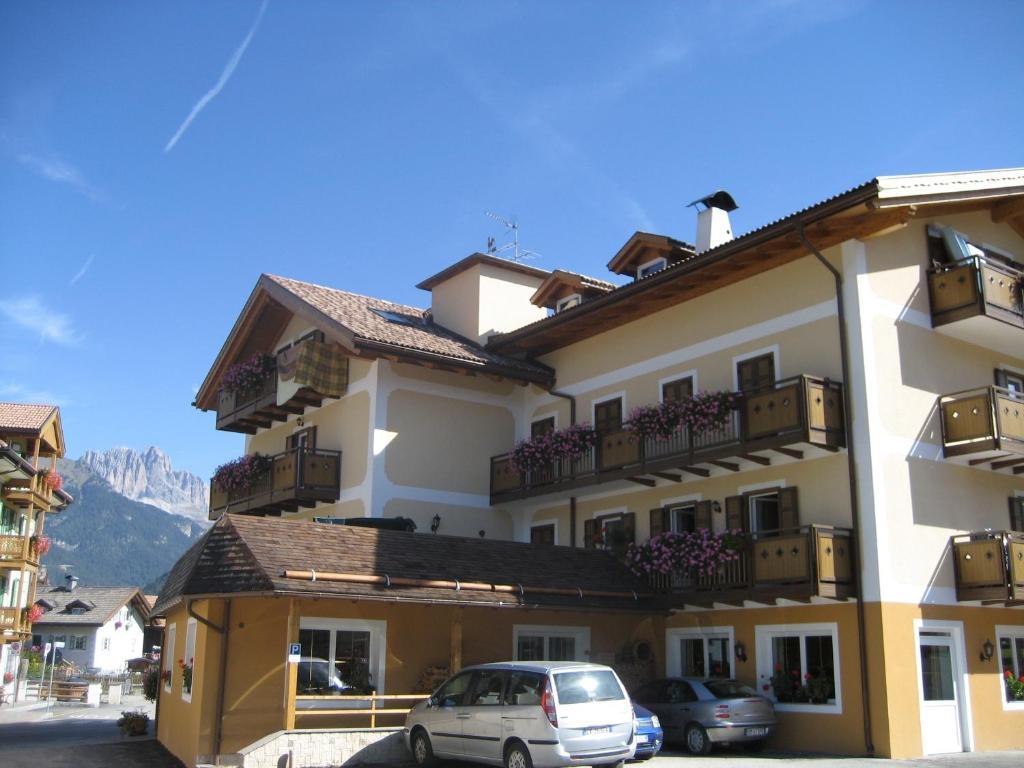 Hotel El Geiger Pozza di Fassa Ngoại thất bức ảnh