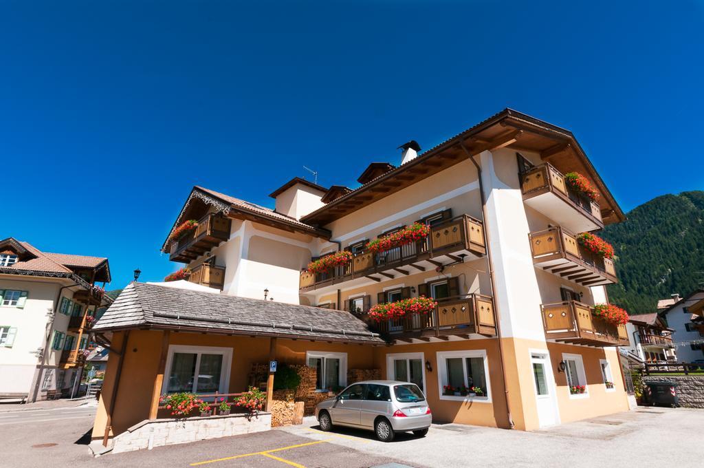 Hotel El Geiger Pozza di Fassa Ngoại thất bức ảnh