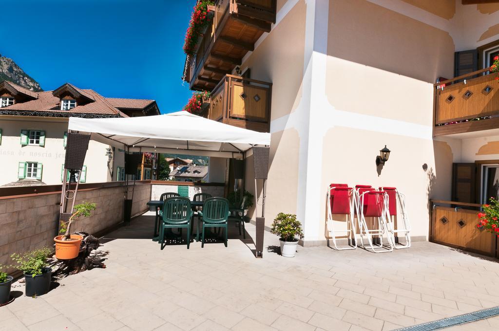 Hotel El Geiger Pozza di Fassa Ngoại thất bức ảnh